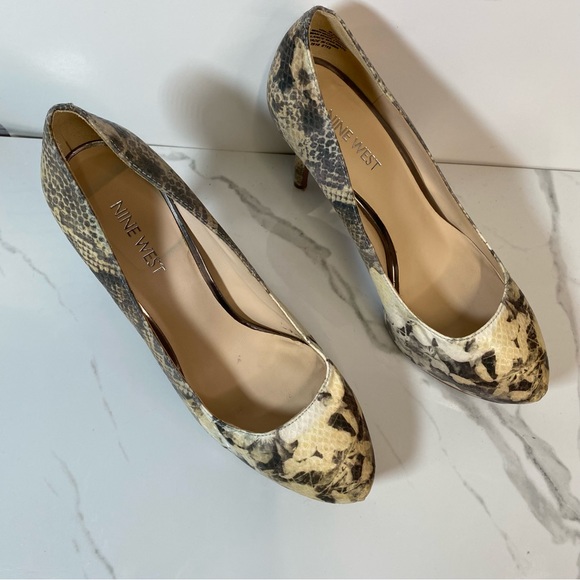 NINE WEST Women's "Juliette" Beige Gray Snakeskin Print Platform Heels Sz 6.5 - Picture 2 of 6